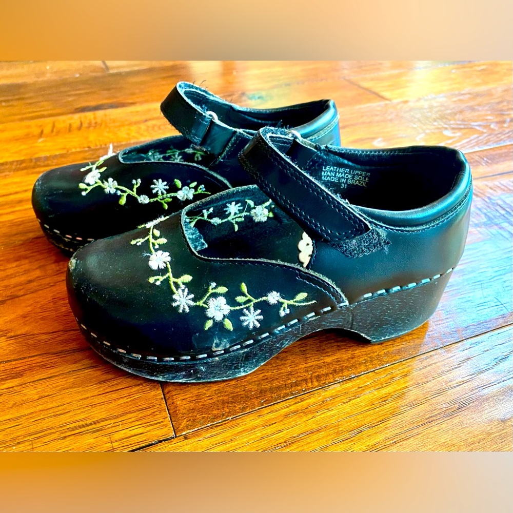 Hanna Andersson Embroidered Clogs